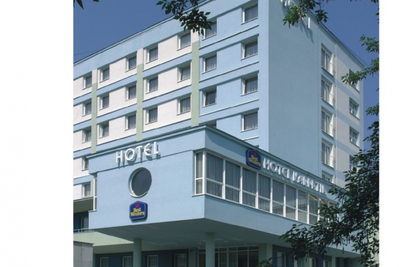 Občianske a polyfunkčné stavby / REKONŠTRUKCIA HOTELA KARPATIA V HUMENNOM - foto