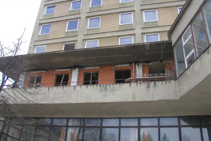 Občianske a polyfunkčné stavby / REKONŠTRUKCIA HOTELA KARPATIA V HUMENNOM - foto
