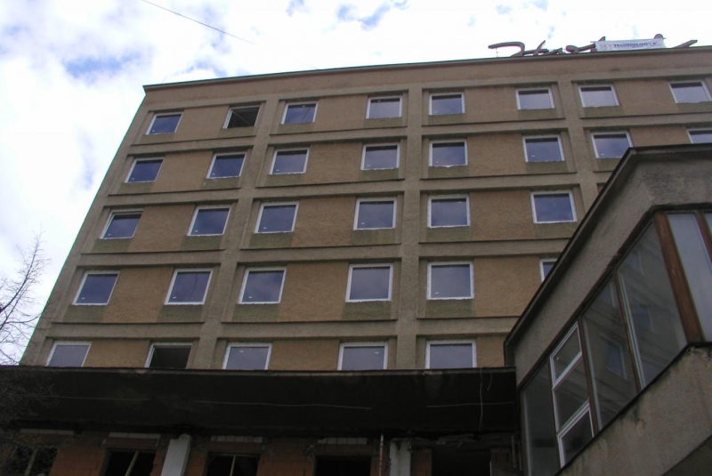 Občianske a polyfunkčné stavby / REKONŠTRUKCIA HOTELA KARPATIA V HUMENNOM - foto