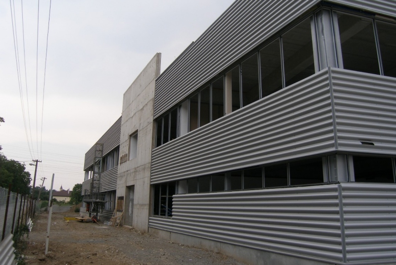 Občianske a polyfunkčné stavby / LOGISTICKÉ CENTRUM PRE SPOLOČNOSŤ EXISPORT - foto