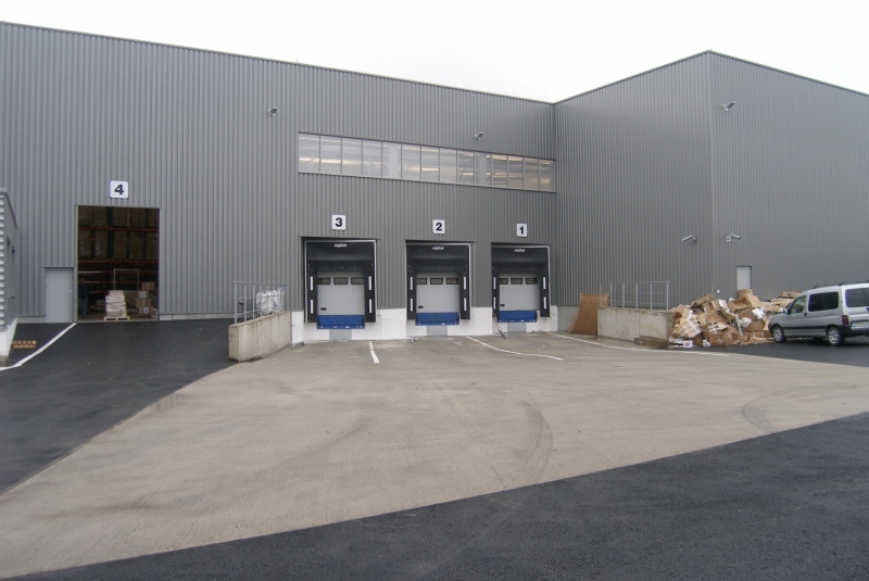 Občianske a polyfunkčné stavby / LOGISTICKÉ CENTRUM PRE SPOLOČNOSŤ EXISPORT - foto