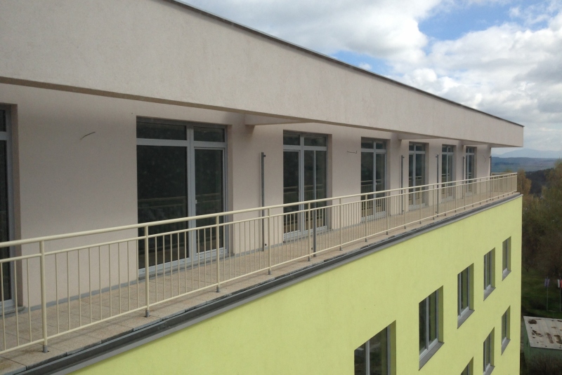 Občianske a polyfunkčné stavby / DOMOV SENIOROV PREDNÁ HUTA - foto